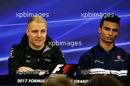 (L to R): Valtteri Bottas (FIN) Mercedes AMG F1 and Pascal Wehrlein (GER) Sauber F1 Team in the FIA Press Conference. 05.10.2017. Formula 1 World Championship, Rd 16, Japanese Grand Prix, Suzuka, Japan, Preparation Day.