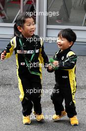 Young Renault Sport F1 Team fans. 05.10.2017. Formula 1 World Championship, Rd 16, Japanese Grand Prix, Suzuka, Japan, Preparation Day.