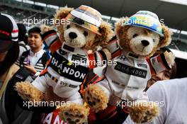 McLaren fans. 05.10.2017. Formula 1 World Championship, Rd 16, Japanese Grand Prix, Suzuka, Japan, Preparation Day.