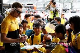 Sergey Sirotkin (RUS) Renault Sport F1 Team signs autographs for the school children. 05.10.2017. Formula 1 World Championship, Rd 16, Japanese Grand Prix, Suzuka, Japan, Preparation Day.