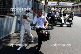 Lewis Hamilton (GBR) Mercedes AMG F1 W08 on the grid. 28.05.2017. Formula 1 World Championship, Rd 6, Monaco Grand Prix, Monte Carlo, Monaco, Race Day.