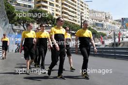 Jolyon Palmer (GBR) Renault Sport F1 Team walks the circuit with the team. 24.05.2017. Formula 1 World Championship, Rd 6, Monaco Grand Prix, Monte Carlo, Monaco, Preparation Day.
