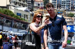 Daniil Kvyat (RUS) Scuderia Toro Rosso with a fan. 24.05.2017. Formula 1 World Championship, Rd 6, Monaco Grand Prix, Monte Carlo, Monaco, Preparation Day.