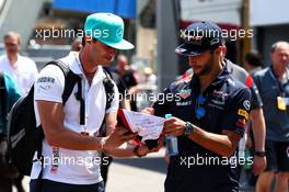 Daniel Ricciardo (AUS) Red Bull Racing signs autographs for the fans. 24.05.2017. Formula 1 World Championship, Rd 6, Monaco Grand Prix, Monte Carlo, Monaco, Preparation Day.