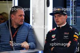Max Verstappen (NLD) Red Bull Racing (Right) with his father Jos Verstappen (NLD). 27.10.2017. Formula 1 World Championship, Rd 18, Mexican Grand Prix, Mexico City, Mexico, Practice Day.