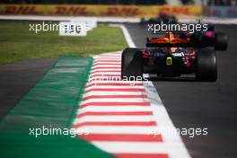 Daniel Ricciardo (AUS) Red Bull Racing RB13. 27.10.2017. Formula 1 World Championship, Rd 18, Mexican Grand Prix, Mexico City, Mexico, Practice Day.