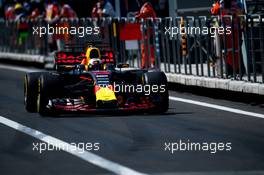 Daniel Ricciardo (AUS) Red Bull Racing RB13. 27.10.2017. Formula 1 World Championship, Rd 18, Mexican Grand Prix, Mexico City, Mexico, Practice Day.