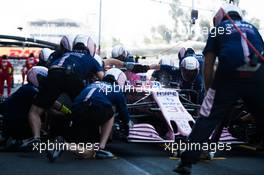 Esteban Ocon (FRA) Sahara Force India F1 VJM10 practices a pit stop. 27.10.2017. Formula 1 World Championship, Rd 18, Mexican Grand Prix, Mexico City, Mexico, Practice Day.