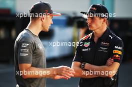 (L to R): Stoffel Vandoorne (BEL) McLaren with Max Verstappen (NLD) Red Bull Racing. 27.10.2017. Formula 1 World Championship, Rd 18, Mexican Grand Prix, Mexico City, Mexico, Practice Day.