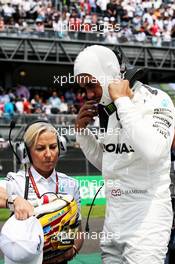 Lewis Hamilton (GBR) Mercedes AMG F1 on the grid. 29.10.2017. Formula 1 World Championship, Rd 18, Mexican Grand Prix, Mexico City, Mexico, Race Day.