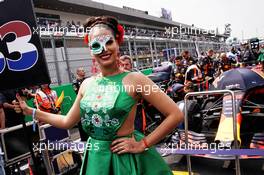 Grid girl.                                29.10.2017. Formula 1 World Championship, Rd 18, Mexican Grand Prix, Mexico City, Mexico, Race Day.