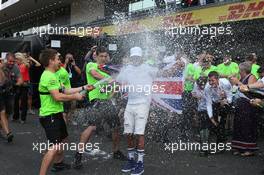 Lewis Hamilton (GBR) Mercedes AMG F1 W08 wins the 2017 Formula One World Championship and celebrates with the team. 29.10.2017. Formula 1 World 29.10.2017. Formula 1 World Championship, Rd 18, Mexican Grand Prix, Mexico City, Mexico, Race Day.