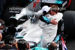 Lewis Hamilton (GBR) Mercedes AMG F1 W08 celebrates winning the World Championship in parc ferme. 29.10.2017. Formula 1 World Championship, Rd 18, Mexican Grand Prix, Mexico City, Mexico, Race Day.