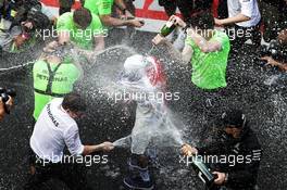 Lewis Hamilton (GBR) Mercedes AMG F1 celebrates winning the World Championship with the team. 29.10.2017. Formula 1 World Championship, Rd 18, Mexican Grand Prix, Mexico City, Mexico, Race Day.