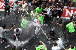 Lewis Hamilton (GBR) Mercedes AMG F1 celebrates winning the World Championship with the team. 29.10.2017. Formula 1 World Championship, Rd 18, Mexican Grand Prix, Mexico City, Mexico, Race Day.