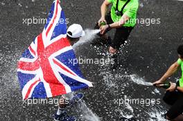 Lewis Hamilton (GBR) Mercedes AMG F1 celebrates winning the World Championship with the team. 29.10.2017. Formula 1 World Championship, Rd 18, Mexican Grand Prix, Mexico City, Mexico, Race Day.