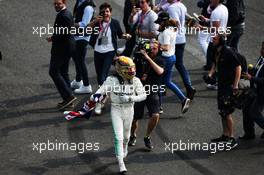 Lewis Hamilton (GBR) Mercedes AMG F1 celebrates winning the World Championship in parc ferme. 29.10.2017. Formula 1 World Championship, Rd 18, Mexican Grand Prix, Mexico City, Mexico, Race Day.