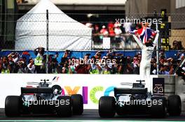 Lewis Hamilton (GBR) Mercedes AMG F1 W08 celebrates his World Championship in parc ferme. 29.10.2017. Formula 1 World Championship, Rd 18, Mexican Grand Prix, Mexico City, Mexico, Race Day.