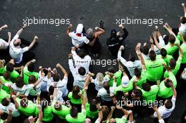 Lewis Hamilton (GBR) Mercedes AMG F1 celebrates winning the World Championship with the team. 29.10.2017. Formula 1 World Championship, Rd 18, Mexican Grand Prix, Mexico City, Mexico, Race Day.