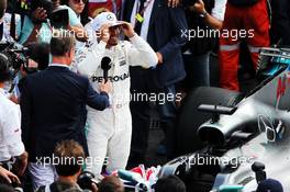 Lewis Hamilton (GBR) Mercedes AMG F1 W08 celebrates winning the World Championship in parc ferme. 29.10.2017. Formula 1 World Championship, Rd 18, Mexican Grand Prix, Mexico City, Mexico, Race Day.