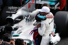 Lewis Hamilton (GBR) Mercedes AMG F1 W08 celebrates winning the World Championship in parc ferme. 29.10.2017. Formula 1 World Championship, Rd 18, Mexican Grand Prix, Mexico City, Mexico, Race Day.