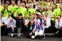 Lewis Hamilton (GBR) Mercedes AMG F1 celebrates winning the World Championship with the team, team mate Valtteri Bottas (FIN) Mercedes AMG F1, and mother Carmen Larbalestier (GBR). 29.10.2017. Formula 1 World Championship, Rd 18, Mexican Grand Prix, Mexico City, Mexico, Race Day.