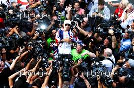 Lewis Hamilton (GBR) Mercedes AMG F1 celebrates winning the World Championship with the team. 29.10.2017. Formula 1 World Championship, Rd 18, Mexican Grand Prix, Mexico City, Mexico, Race Day.