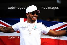 Lewis Hamilton (GBR) Mercedes AMG F1 celebrates winning the World Championship with the team. 29.10.2017. Formula 1 World Championship, Rd 18, Mexican Grand Prix, Mexico City, Mexico, Race Day.