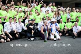 Lewis Hamilton (GBR) Mercedes AMG F1 celebrates winning the World Championship with the team and his mother Carmen Larbalestier (GBR). 29.10.2017. Formula 1 World Championship, Rd 18, Mexican Grand Prix, Mexico City, Mexico, Race Day.