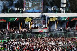 Sergio Perez (MEX) Sahara Force India F1 on the podium. 29.10.2017. Formula 1 World Championship, Rd 18, Mexican Grand Prix, Mexico City, Mexico, Race Day.