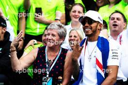 Lewis Hamilton (GBR) Mercedes AMG F1 celebrates winning the World Championship with the team and mother Carmen Larbalestier (GBR). 29.10.2017. Formula 1 World Championship, Rd 18, Mexican Grand Prix, Mexico City, Mexico, Race Day.