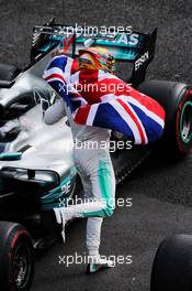 Lewis Hamilton (GBR) Mercedes AMG F1 W08 celebrates winning the World Championship in parc ferme. 29.10.2017. Formula 1 World Championship, Rd 18, Mexican Grand Prix, Mexico City, Mexico, Race Day.