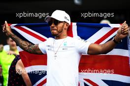 Lewis Hamilton (GBR) Mercedes AMG F1 celebrates winning the World Championship with the team. 29.10.2017. Formula 1 World Championship, Rd 18, Mexican Grand Prix, Mexico City, Mexico, Race Day.