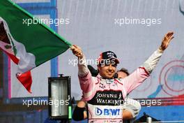 Sergio Perez (MEX) Sahara Force India F1 on the podium. 29.10.2017. Formula 1 World Championship, Rd 18, Mexican Grand Prix, Mexico City, Mexico, Race Day.