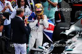 Lewis Hamilton (GBR) Mercedes AMG F1 W08 celebrates winning the World Championship in parc ferme. 29.10.2017. Formula 1 World Championship, Rd 18, Mexican Grand Prix, Mexico City, Mexico, Race Day.