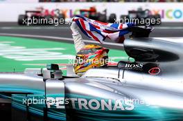 Lewis Hamilton (GBR) Mercedes AMG F1 W08 wins the 2017 Formula One World Championship. 29.10.2017. Formula 1 World Championship, Rd 18, Mexican Grand Prix, Mexico City, Mexico, Race Day.