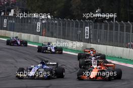 Marcus Ericsson (SWE) Sauber C36 and Stoffel Vandoorne (BEL) McLaren MCL32 battle for position. 29.10.2017. Formula 1 World Championship, Rd 18, Mexican Grand Prix, Mexico City, Mexico, Race Day.
