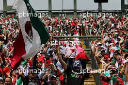 Fans in the grandstand.  29.10.2017. Formula 1 World Championship, Rd 18, Mexican Grand Prix, Mexico City, Mexico, Race Day.