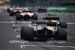Carlos Sainz Jr (ESP) Renault Sport F1 Team RS17 on the formation lap. 29.10.2017. Formula 1 World Championship, Rd 18, Mexican Grand Prix, Mexico City, Mexico, Race Day.