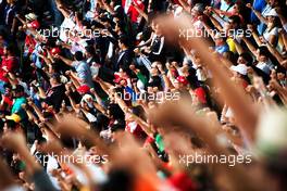 Fans in the grandstand on lap 19 of the race. 29.10.2017. Formula 1 World Championship, Rd 18, Mexican Grand Prix, Mexico City, Mexico, Race Day.