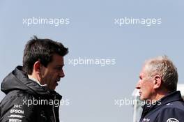 (L to R): Toto Wolff (GER) Mercedes AMG F1 Shareholder and Executive Director with Dr Helmut Marko (AUT) Red Bull Motorsport Consultant. 28.10.2017. Formula 1 World Championship, Rd 18, Mexican Grand Prix, Mexico City, Mexico, Qualifying Day.