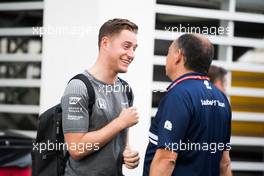 (L to R): Stoffel Vandoorne (BEL) McLaren with Frederic Vasseur (FRA) Sauber F1 Team, Team Principal. 28.10.2017. Formula 1 World Championship, Rd 18, Mexican Grand Prix, Mexico City, Mexico, Qualifying Day.