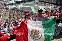Mexican fans. 28.10.2017. Formula 1 World Championship, Rd 18, Mexican Grand Prix, Mexico City, Mexico, Qualifying Day.