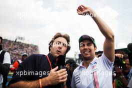 (L to R): Davide Valsecchi (ITA) Sky F1 Italia Presenter with Sergio Perez (MEX) Sahara Force India F1 on the drivers parade. 29.10.2017. Formula 1 World Championship, Rd 18, Mexican Grand Prix, Mexico City, Mexico, Race Day.