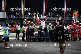 Sergio Perez (MEX) Sahara Force India F1 on the drivers parade. 29.10.2017. Formula 1 World Championship, Rd 18, Mexican Grand Prix, Mexico City, Mexico, Race Day.