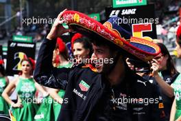 Daniel Ricciardo (AUS) Red Bull Racing on the drivers parade. 29.10.2017. Formula 1 World Championship, Rd 18, Mexican Grand Prix, Mexico City, Mexico, Race Day.