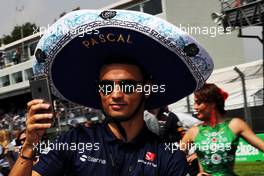 Pascal Wehrlein (GER) Sauber F1 Team on the drivers parade. 29.10.2017. Formula 1 World Championship, Rd 18, Mexican Grand Prix, Mexico City, Mexico, Race Day.