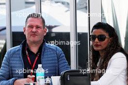 (L to R): Jos Verstappen (NLD) with his girlfriend Amanda Sodre (BRA). 29.10.2017. Formula 1 World Championship, Rd 18, Mexican Grand Prix, Mexico City, Mexico, Race Day.