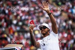 Lewis Hamilton (GBR) Mercedes AMG F1 on the drivers parade. 29.10.2017. Formula 1 World Championship, Rd 18, Mexican Grand Prix, Mexico City, Mexico, Race Day.