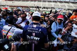 Esteban Ocon (FRA) Sahara Force India F1 Team with fans. 26.10.2017. Formula 1 World Championship, Rd 18, Mexican Grand Prix, Mexico City, Mexico, Preparation Day.
